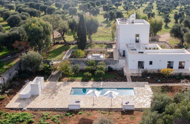 Villa in Ostuni with 6 bedrooms sleeps 14
