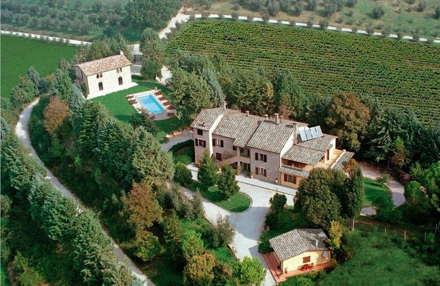 Villa in Ponte Felcino with 5 bedrooms sleeps 18