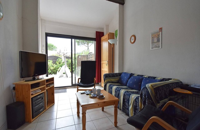 Villa in Saint-Cyprien with Sea View