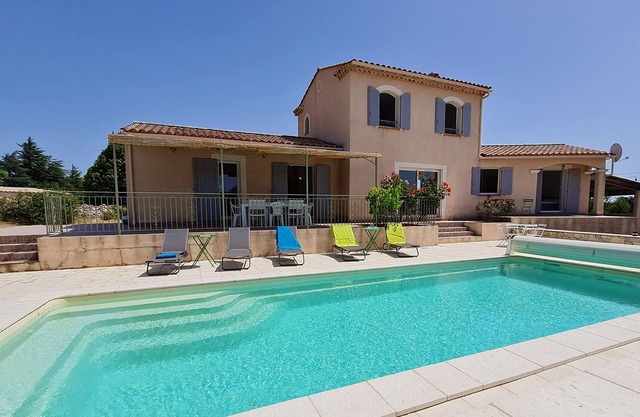 Villa in the countryside with heated pool