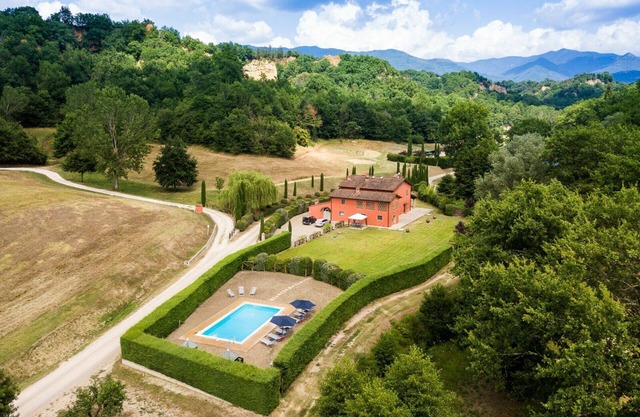 Villa in Tuscany for 16 People with Private Pool, Sauna