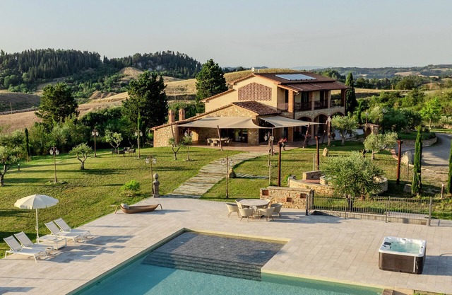 Villa in Tuscany with exclusive Garden, panoramic pool and culinary experiences