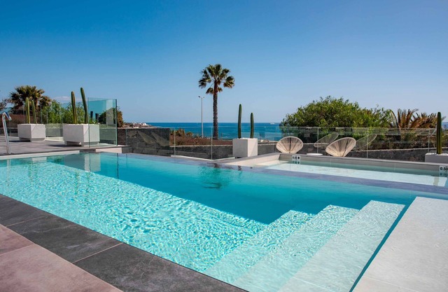 Villa Infinity - Seven Bedroom Villa, Sleeps 18