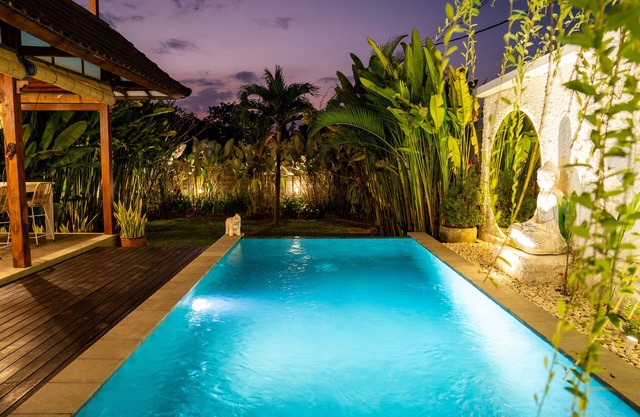 Villa Innerbloom stylish 2 BR with large pool and garden