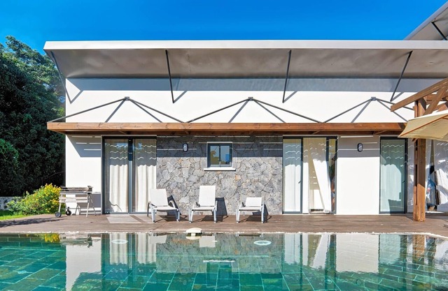 VILLA ISIS, swimming pool 8X4 DEEP 1.4 trek, Entre-Deux, Reunion Island