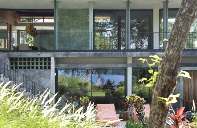 Villa Jade - Stylish Oceanfront Getaway with Private Beach & Concierge