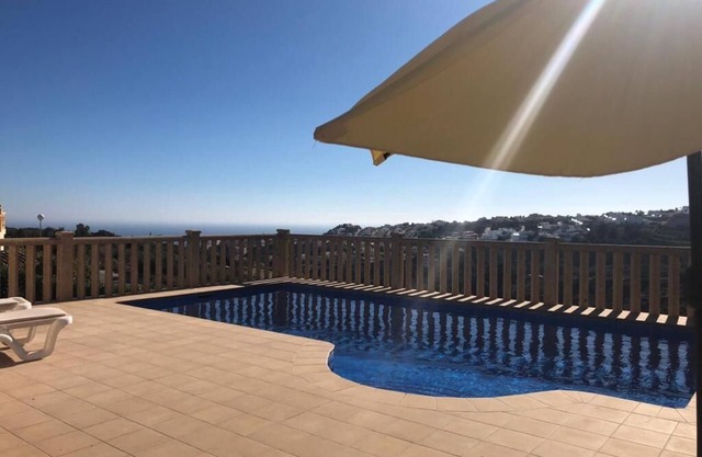 Villa Joanna - 4 bed - sleeps 8 - sea views - BOOK NOW!
