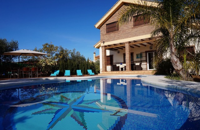 VILLA JORGE/PRIVATE HEATED POOL/JACUZZI/BBK. EXT/GAME ROOM