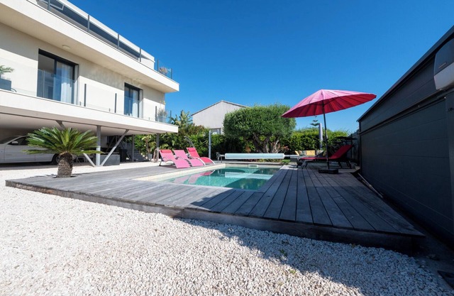 Villa La LONDE Les MAURES Sleeps 14 Heating Pool Between HYERES and Le LAVANDOU