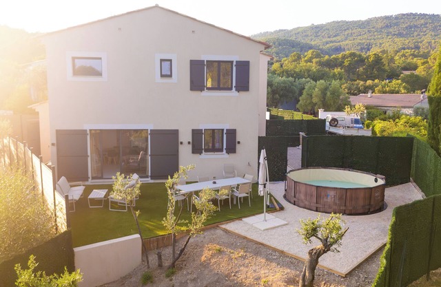 Villa le Jas de Bali - 4 bedrooms - Swimming pool and private parking