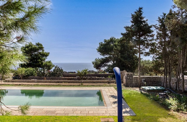 Villa 'Le Manne di Abramo' with Private Pool, Private Terrace and Air Conditioning