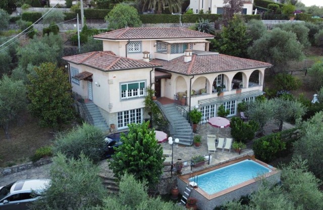 Villa Le Selvarelle by Nicola Real Estate