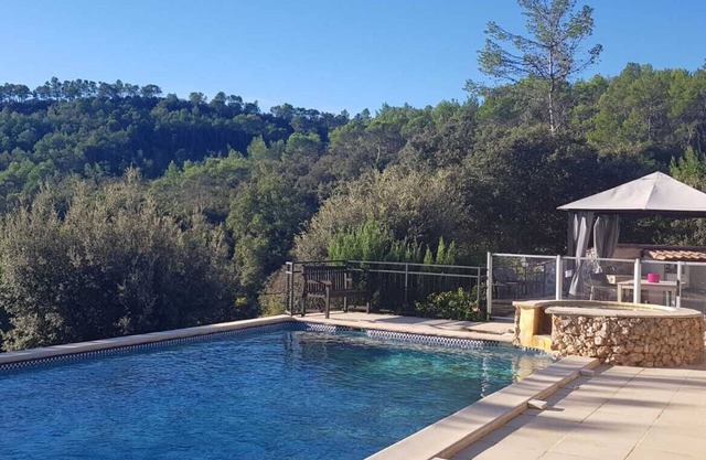 Villa 'Les Chenes Verts' with Private Pool, Shared Terrace and Wi-Fi