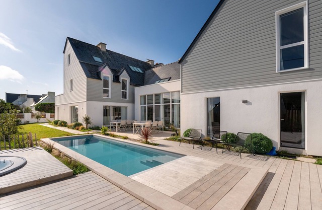 Villa "Les Palissades" with Outdoor Pool and Sauna