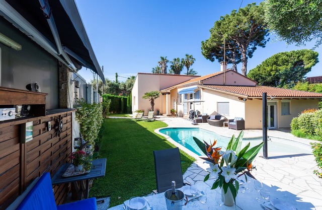 VILLA LES ONDES VI4120 by RIVIERA HOLIDAY HOMES