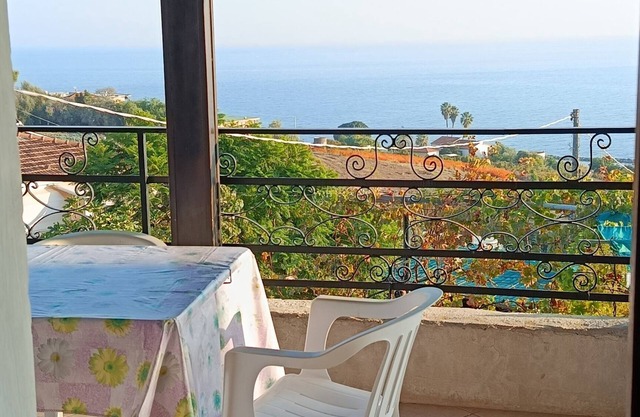 VILLA LETIZIA, detached house surrounded by greenery with panoramic views