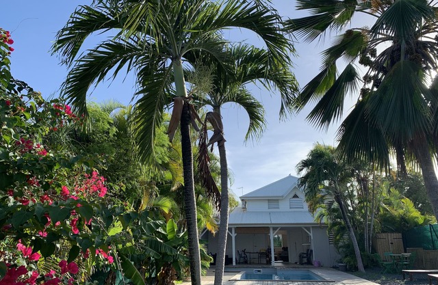 Villa Logan, garden, white sand beaches, private pool, comfort.