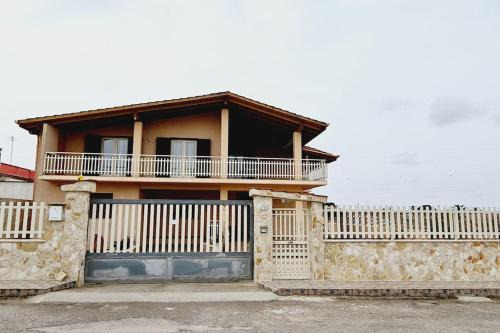 Villa Lomartire, Sava, near the sea