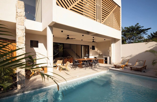 Villa Loro, Villa Loro