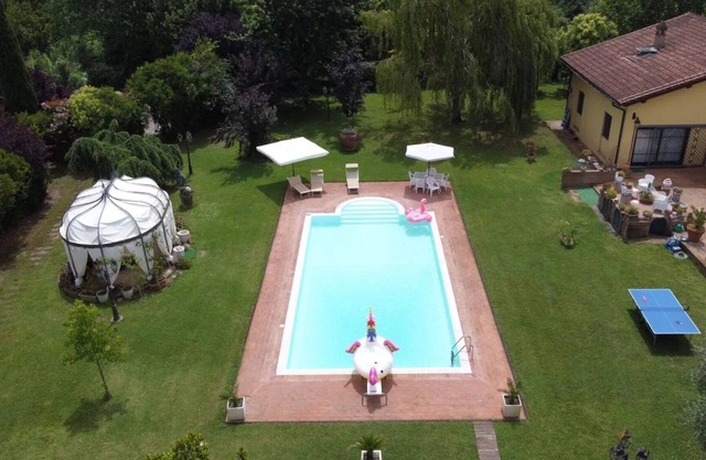 Villa 'Luxury Pool and Garden' with Shared Pool, Wi-Fi and Air Conditioning