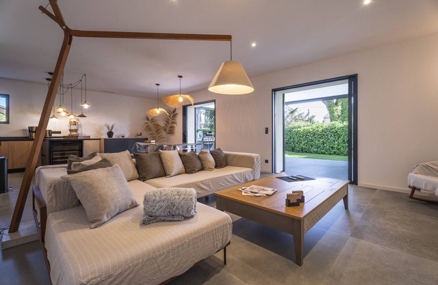 Villa 'Malost' with Private Terrace, Wi-Fi and Air Conditioning