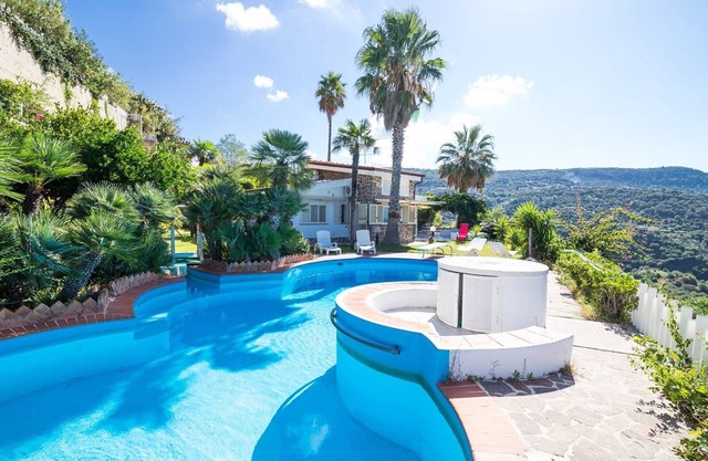 Villa Marisa, with private pool and sea view near the beach