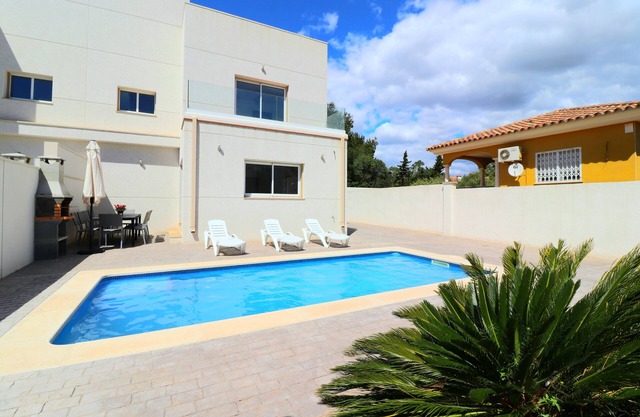 Villa Mestral HOT TUB Pool and Rooftop Terrace beside beach Full A/C free WIFI