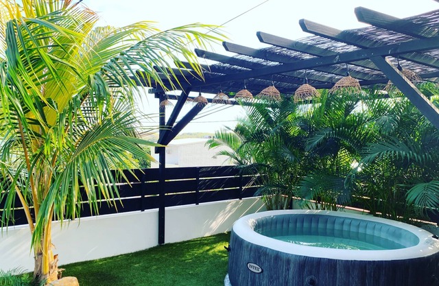 Villa Moderne, vue mer et Montagne Avec Jacuzzi!