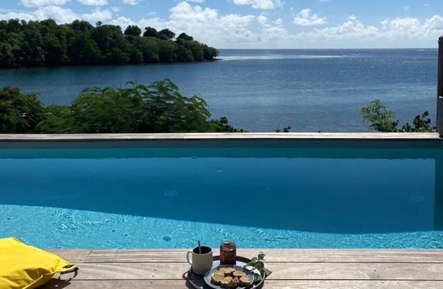 Villa NALA seaside pool standing, relaxation facing the lagoon feet in the water