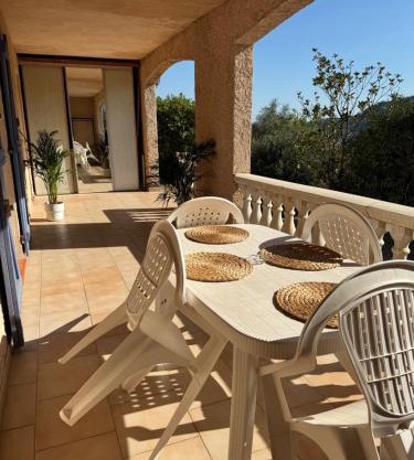 VILLA NATHEO Bas de villa - Studio 37m2 avec Coin nuit