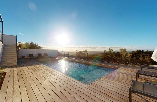 Villa Neuve Contemporaine SUR LES Hauteurs D'uzes Avec Piscine Chauffee