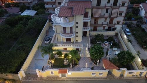 Villa Nicole House - Apartments & Suite