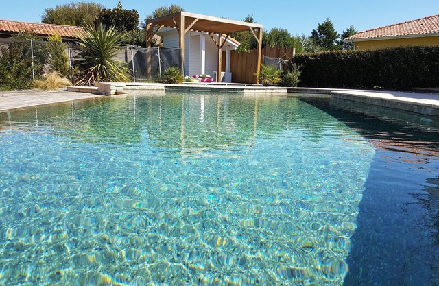 Villa of charm 8 p, Ideal family, heated swimming pool 50m2 secure, bikes available