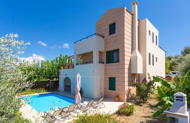 Villa Olive - Four Bedroom Villa, Sleeps 8