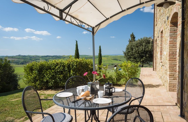 Villa on 2 floors with 2 double bedrooms and 2 full bathrooms