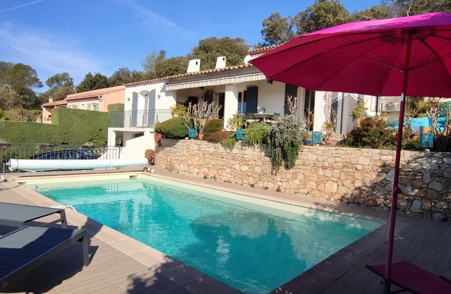 Villa on terraces with swimming pool and superb view of the village
