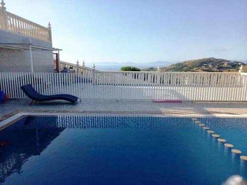Villa Overlooking Beach - Private Swimming Pool!
