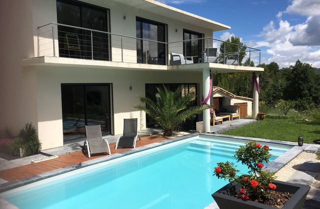 Villa parc du Lubéron 140m2 swimming pool 8x4, air-conditioned, near Lubéron golf course