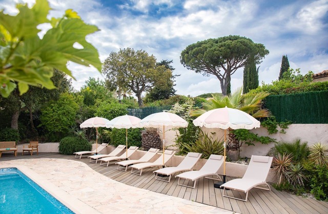 Villa Pastel at the gates of Saint Tropez in a 12 travellers 6 bedrooms estate