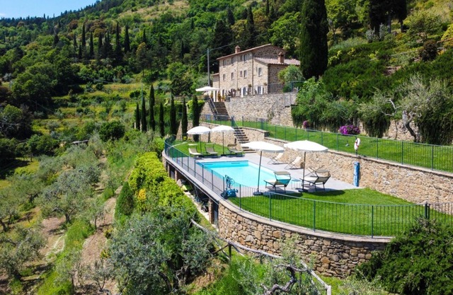 Villa Pietrenta- beautiful rural farmhouse surrounded by lush vegetation