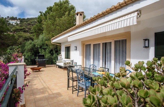 Villa 'Polina' with Mountain View, Wi-Fi and Air Conditioning