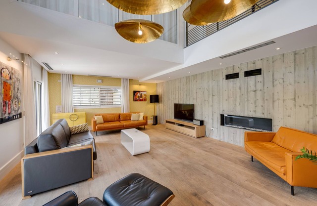 Villa Prestige : Private lift, air conditioning, terrace