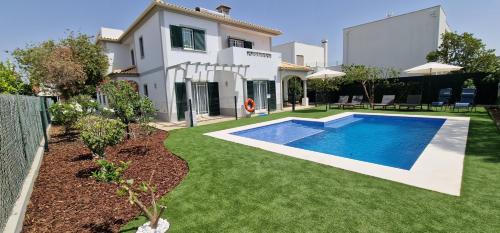 Villa Pretty Stunning House with Garden and Private Swimming Pool