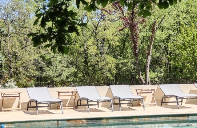 Villa Privée, Entièrement Rénovée en Provence Verte, Avec un Hectare de Terrain