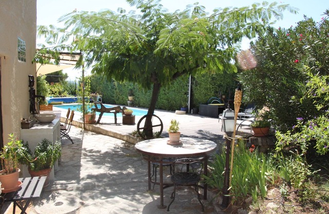 VILLA PROVENÇALE with private pool (between Aix and Marseille)