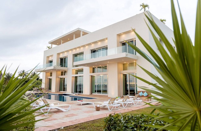 Villa Punta Sam - 6 BR Beachfront Villa, Cancun