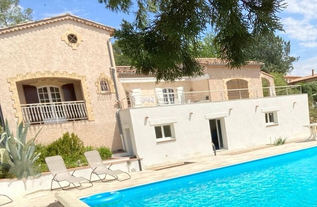 Villa Rainbow with swimming pool in Provence, ideal for vacations with family or friends
