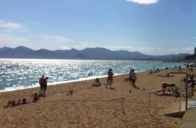 VILLA RENTAL WITH PRIVATE POOL 4/6/8 PERS EDGE SEMI-DETACHED VILLAGE IN CANNES