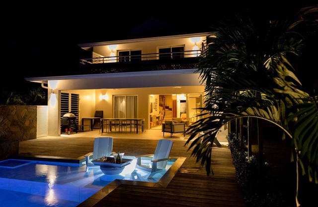 Villa Regent - Magnificent seafront villa with private pool