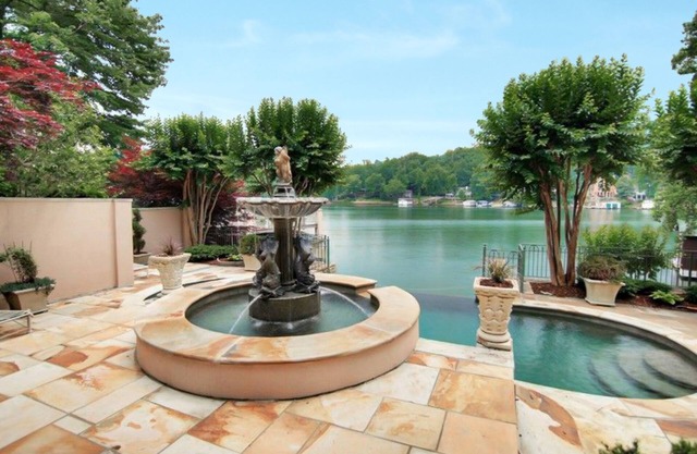 Villa Rosa: All-Suite lakefront chateau with private infinity pool & beach